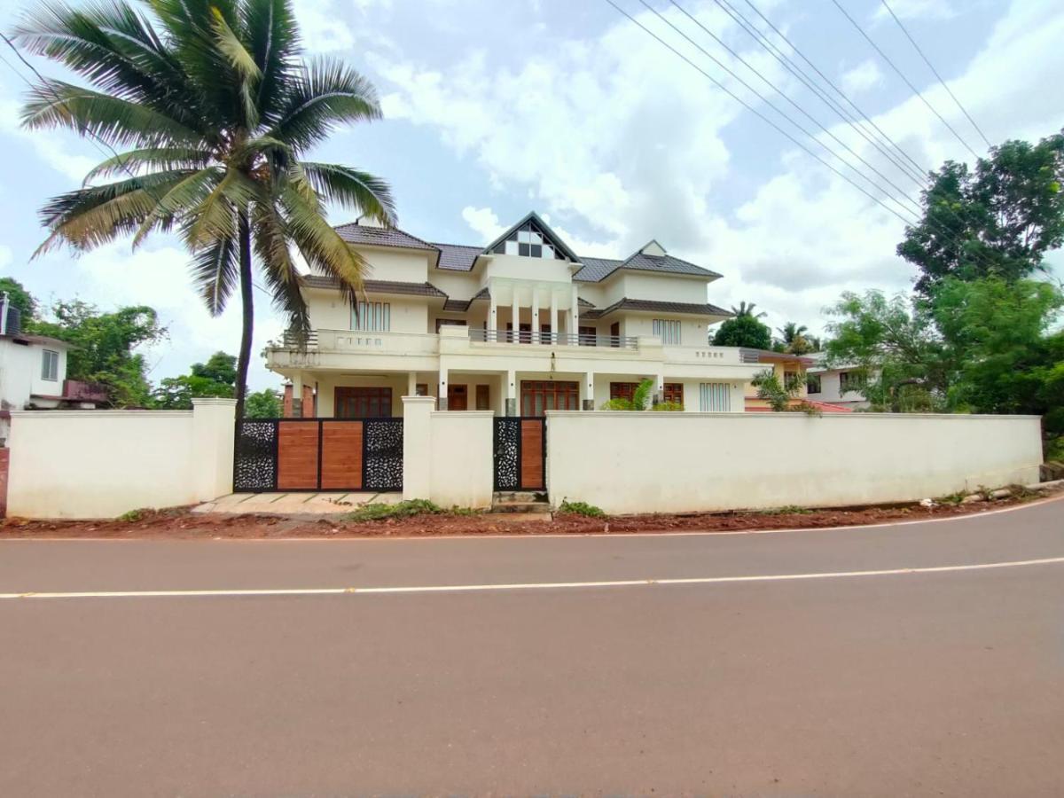 Nandhanam Holidays Hotel Kannur Luaran gambar